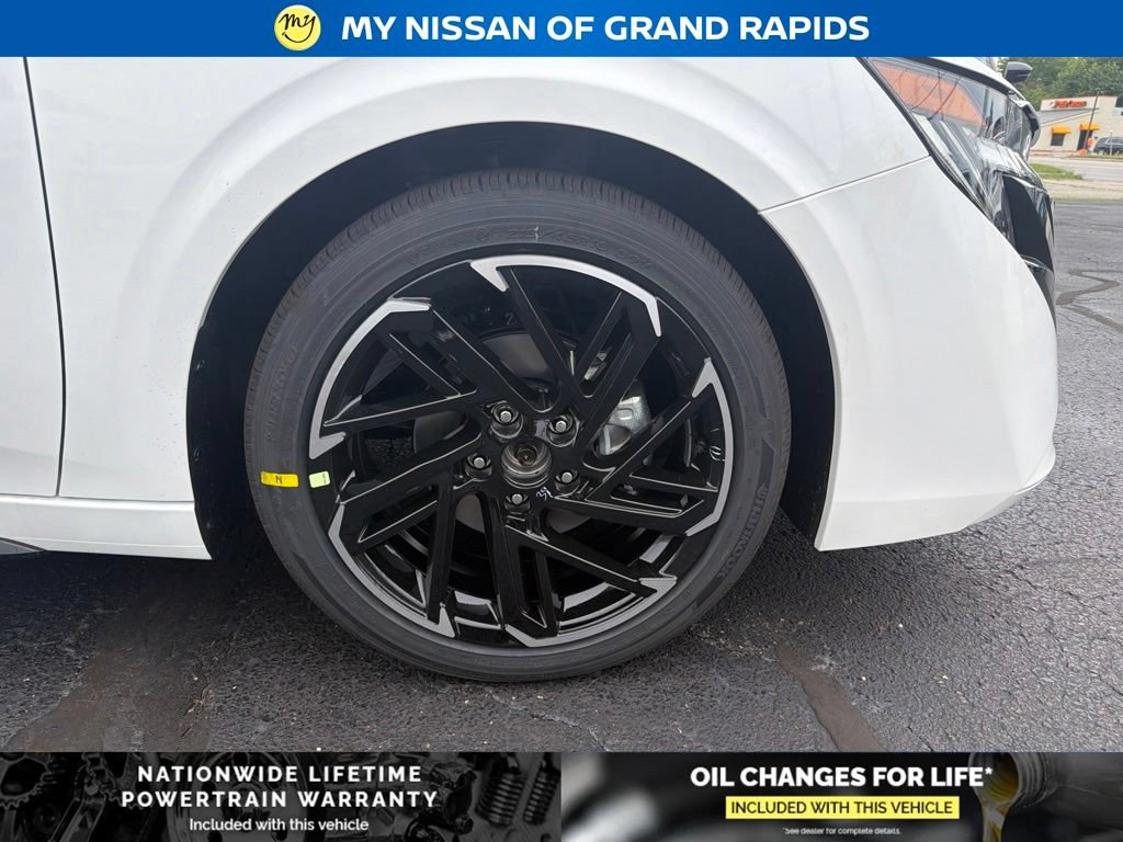 New 2026 Nissan Sentra SR FWD image 3