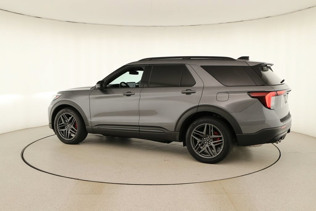 Used 2025 Ford Explorer ST AWD/4WD image 3