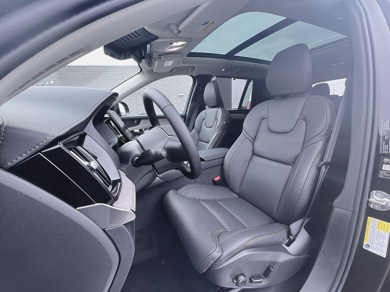 New 2026 Volvo XC90 T8 Ultra w/ Protection Package Premier image 13