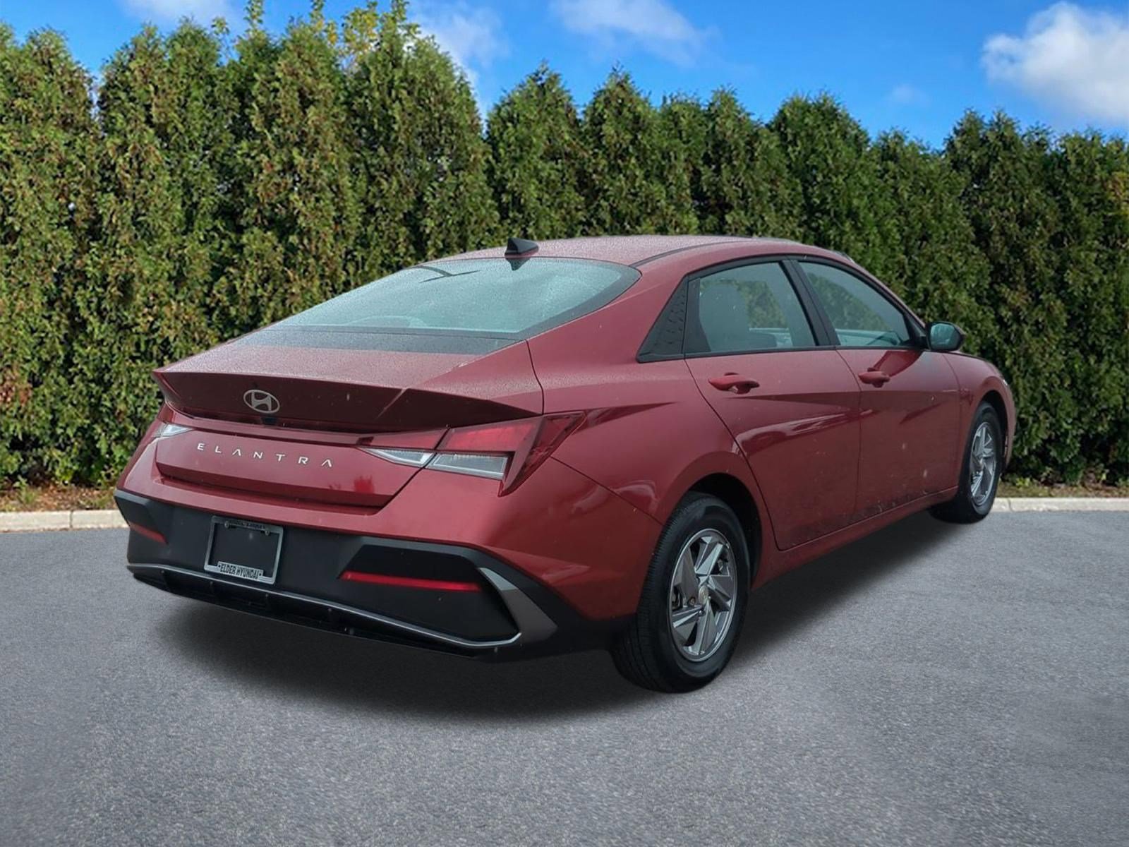 Certified 2024 Hyundai Elantra SE FWD image 4
