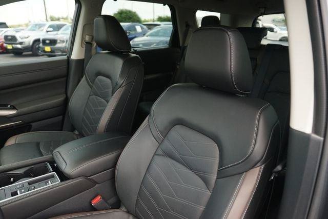 Used 2025 Nissan Pathfinder Platinum w/ Cargo Package FWD image 10