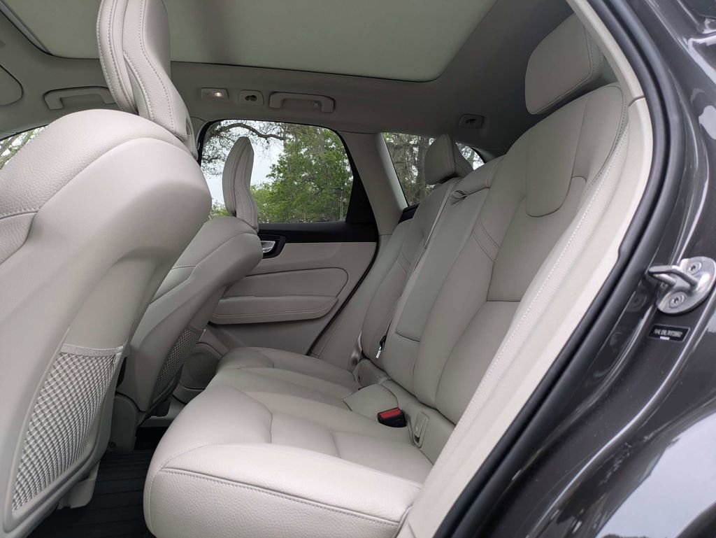 Certified 2024 Volvo XC60 B5 Plus w/ Protection Package Premier AWD/4WD image 15