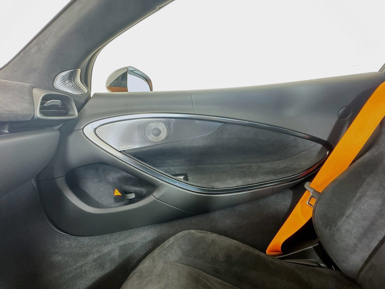 Used 2025 McLaren Artura Spider RWD image 15