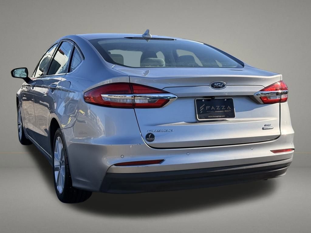 Used 2020 Ford Fusion SE image 3
