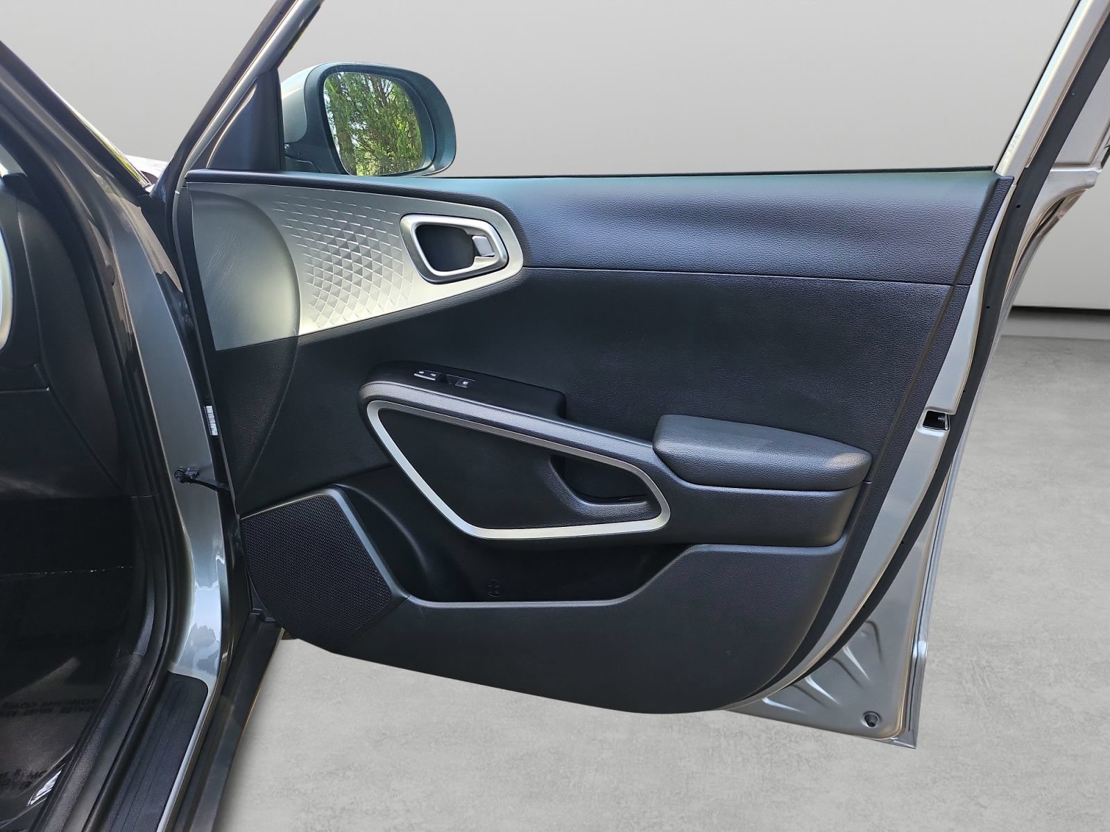 Used 2025 Kia Soul LX w/ LX Technology Package FWD image 36