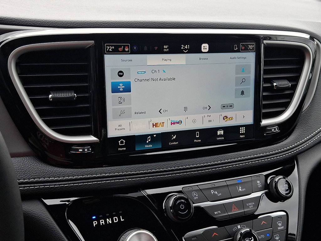 New 2027 Chrysler Pacifica Select AWD/4WD image 16