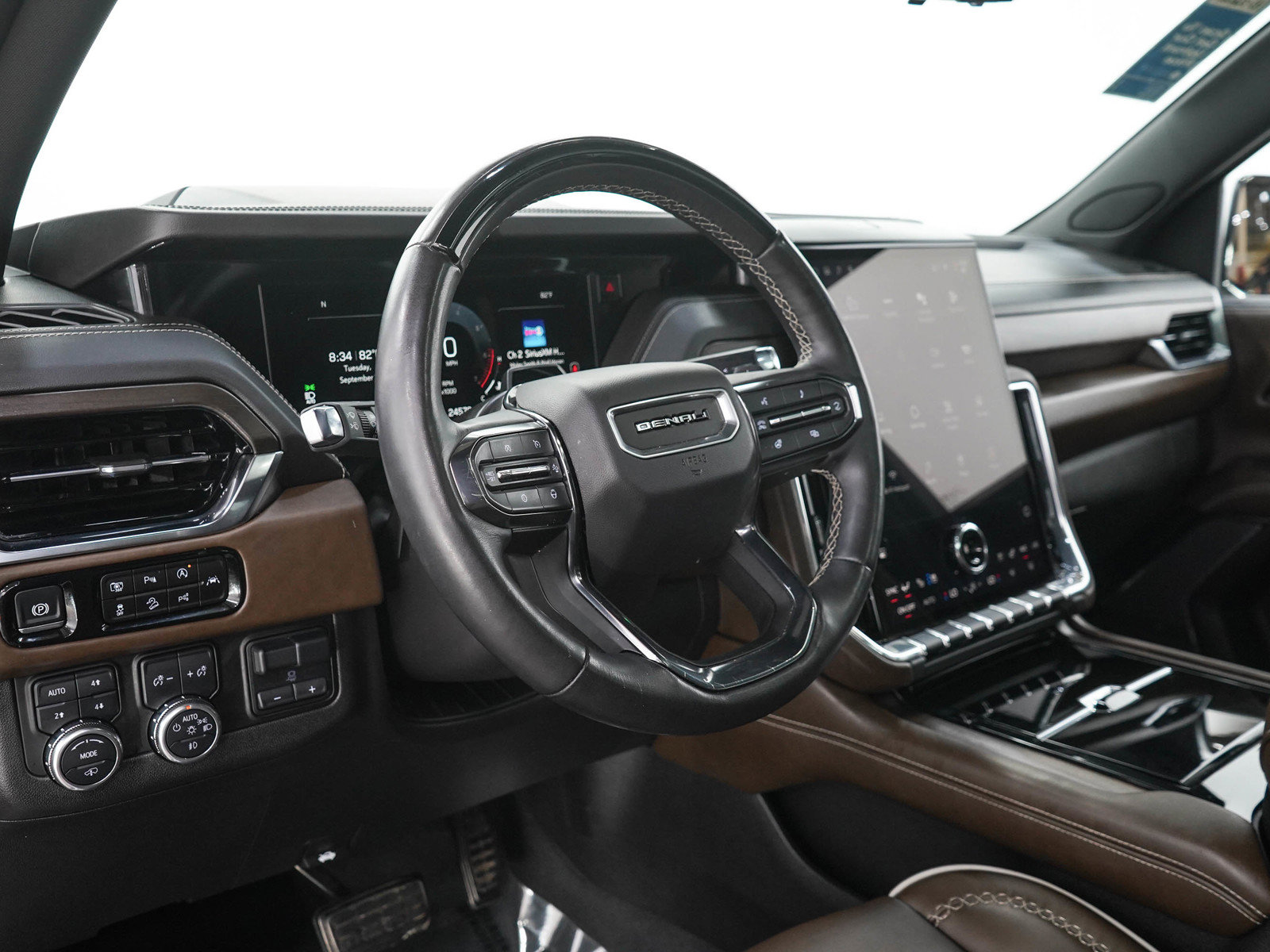 Used 2025 GMC Yukon Denali Ultimate AWD/4WD image 27