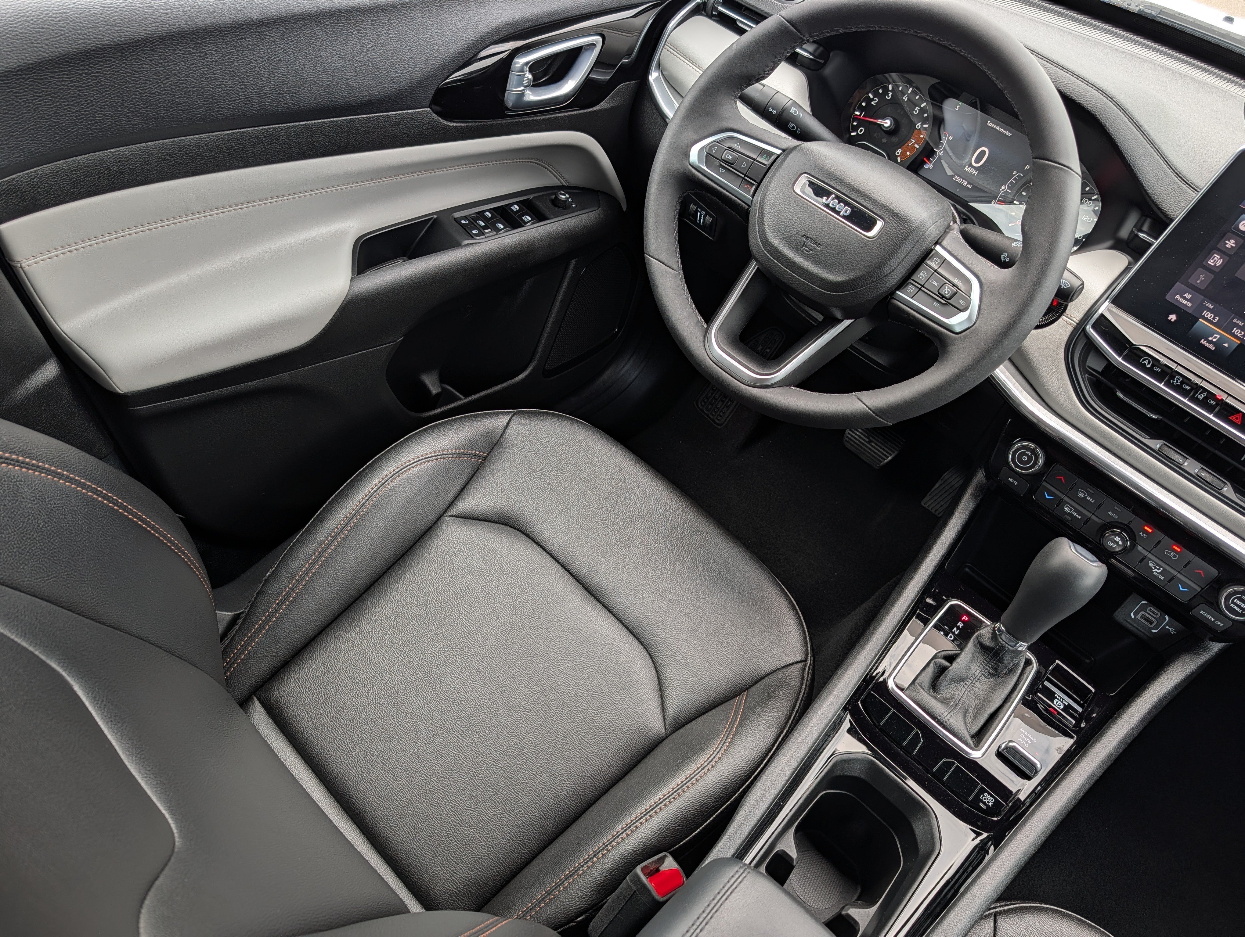 Used 2024 Jeep Compass Limited AWD/4WD image 9