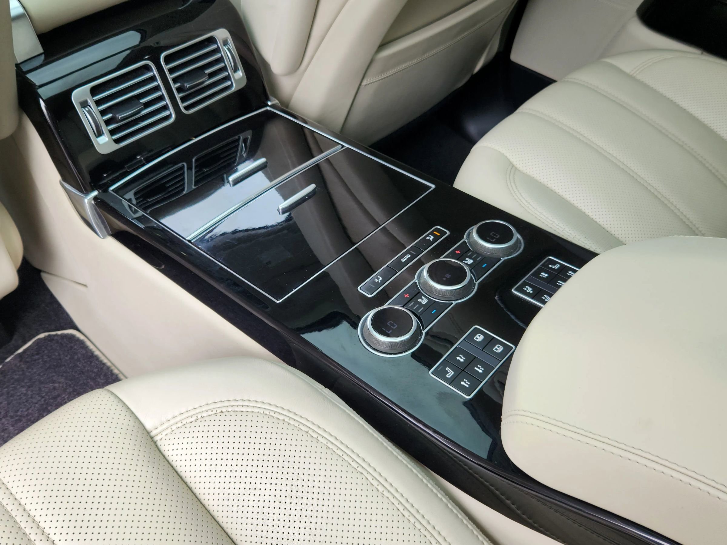 Used 2014 Land Rover Range Rover Autobiography AWD/4WD image 21