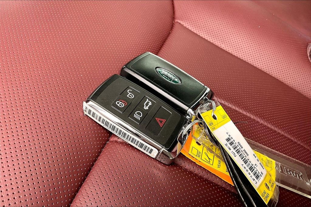 Used 2025 Land Rover Range Rover SE AWD/4WD image 33