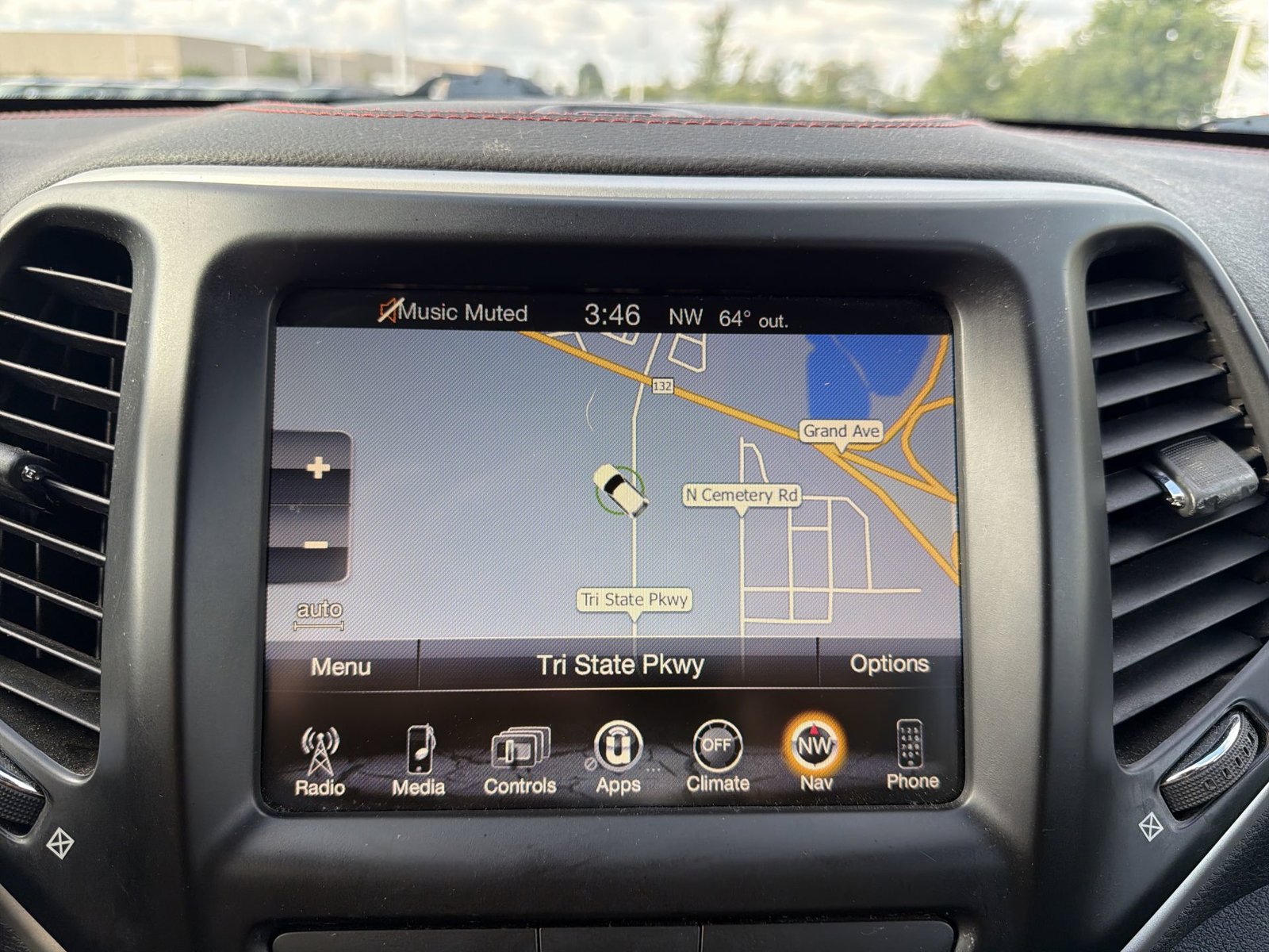 Used 2017 Jeep Cherokee Trailhawk w/ Comfort/Convenience Group AWD/4WD image 19