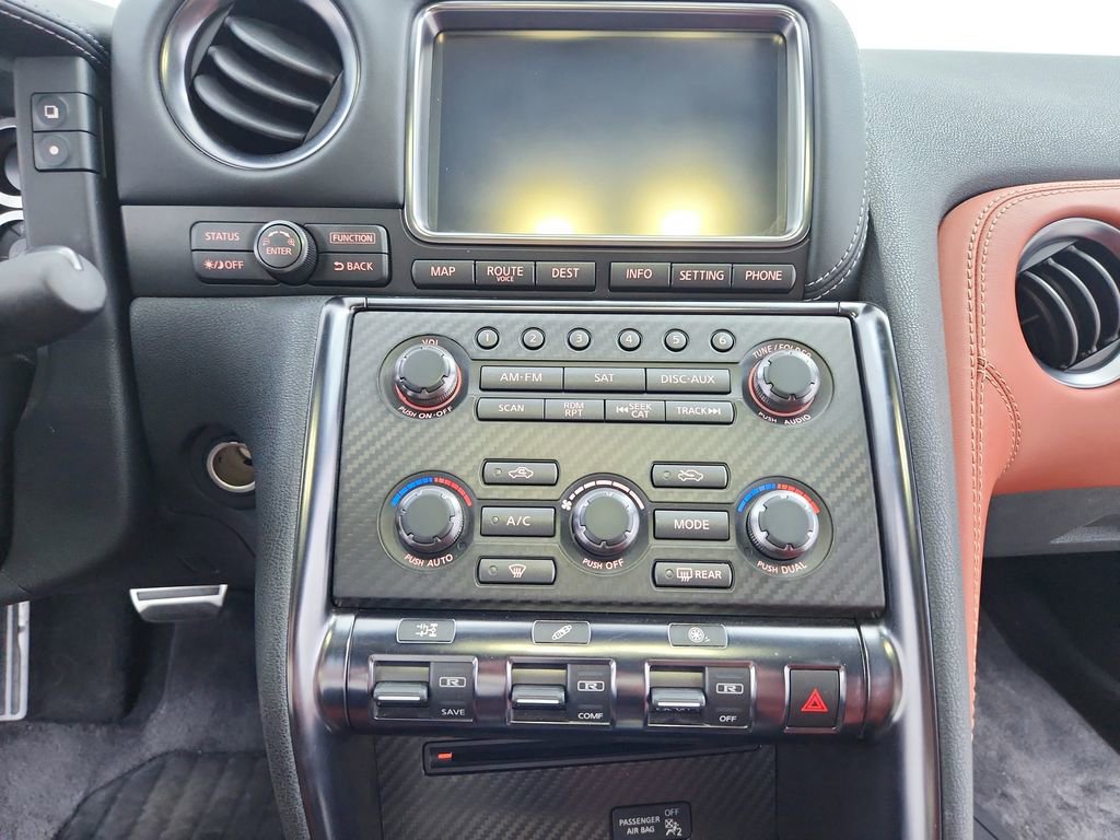 Used 2015 Nissan GT-R Premium image 31