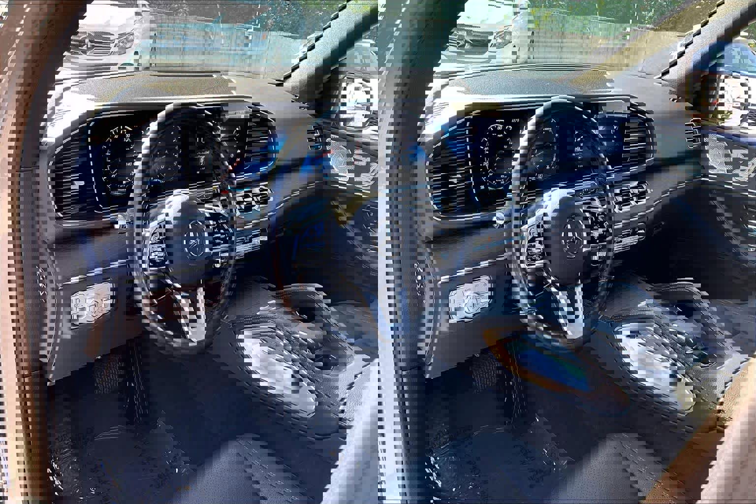 Used 2021 Mercedes-Benz GLE 350 4MATIC w/ Premium Package image 18