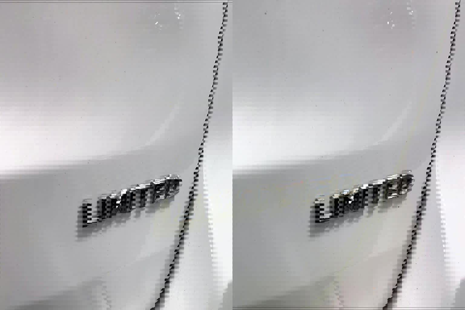 Used 2019 Jeep Grand Cherokee Limited w/ Luxury Group II image 9