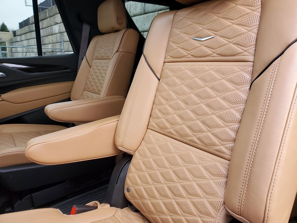 Used 2024 Cadillac Escalade Sport w/ LPO, ONYX Package image 38