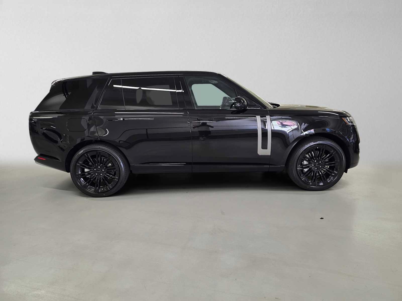 New 2026 Land Rover Range Rover Long Wheelbase SE AWD/4WD image 6