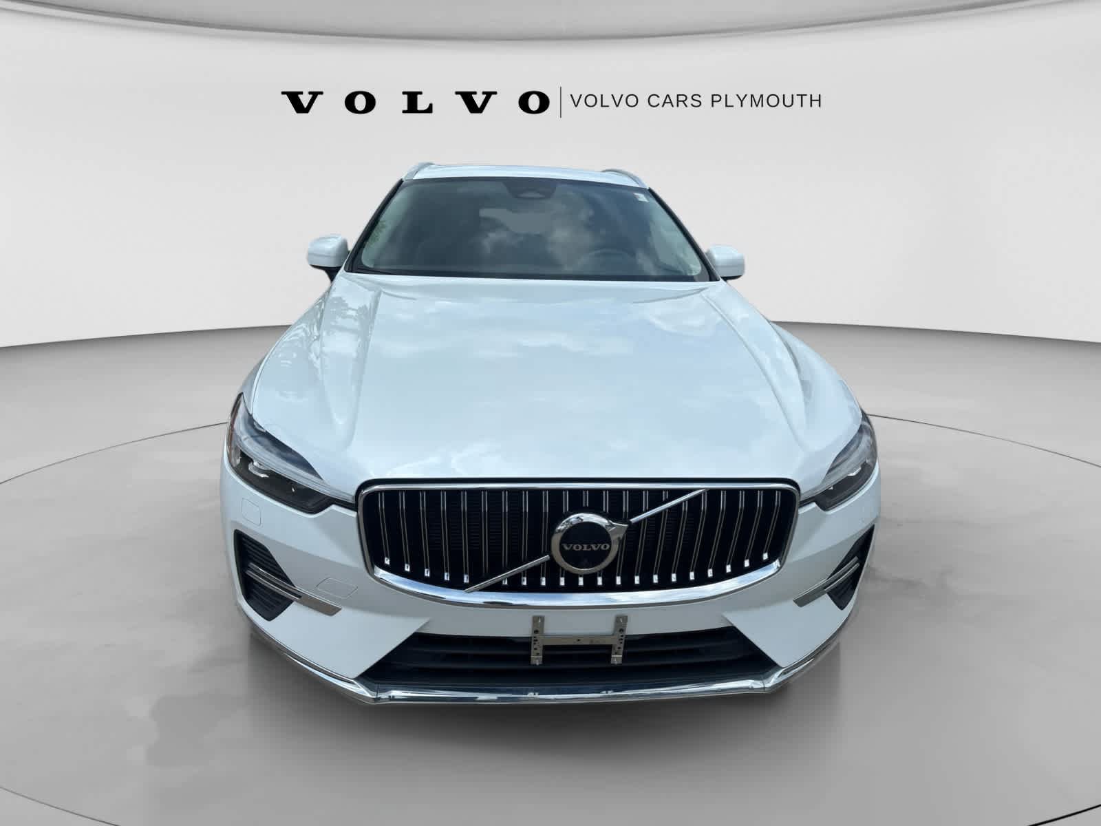 Used 2023 Volvo XC60 B5 Plus w/ Climate Package AWD/4WD image 3