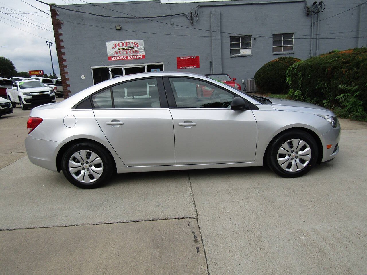 Used 2012 Chevrolet Cruze LS w/ Connectivity Package FWD image 4