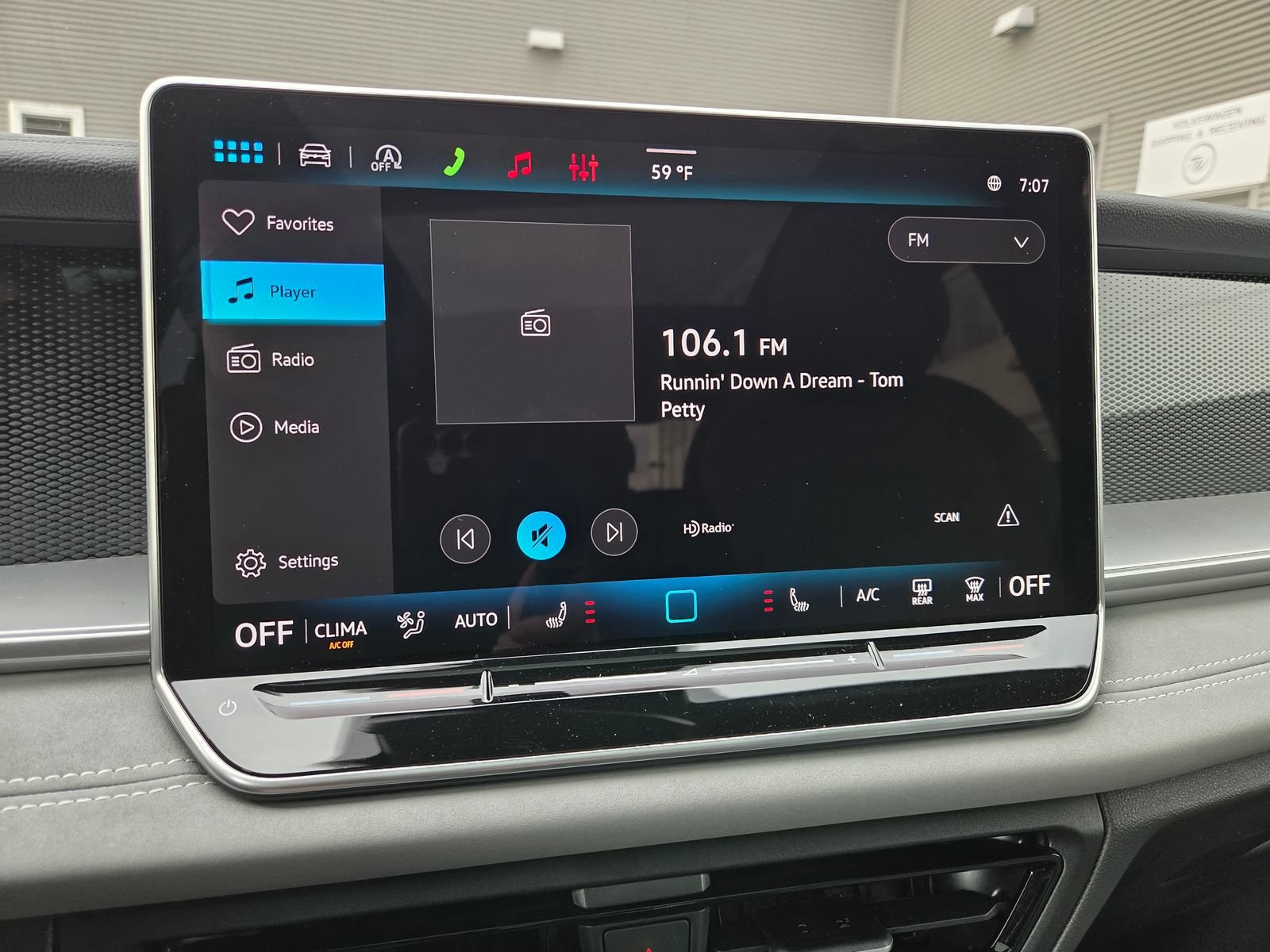 New 2026 Volkswagen Tiguan SE R-Line AWD/4WD image 29