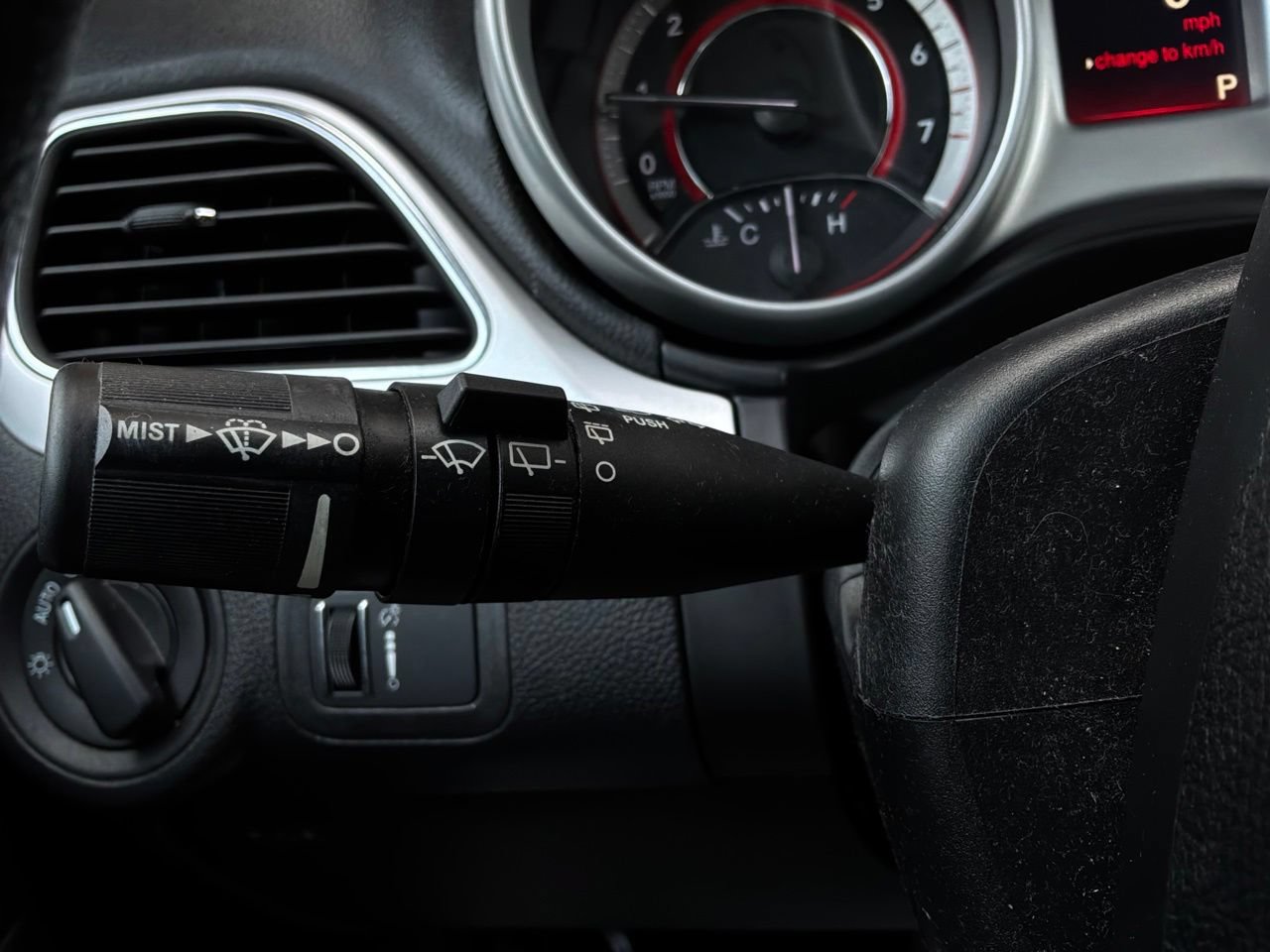 Used 2020 Dodge Journey SE FWD image 32