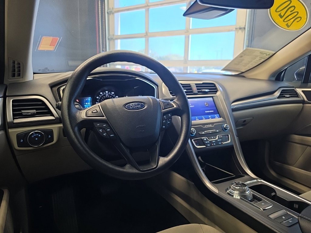 Used 2020 Ford Fusion SE FWD image 17