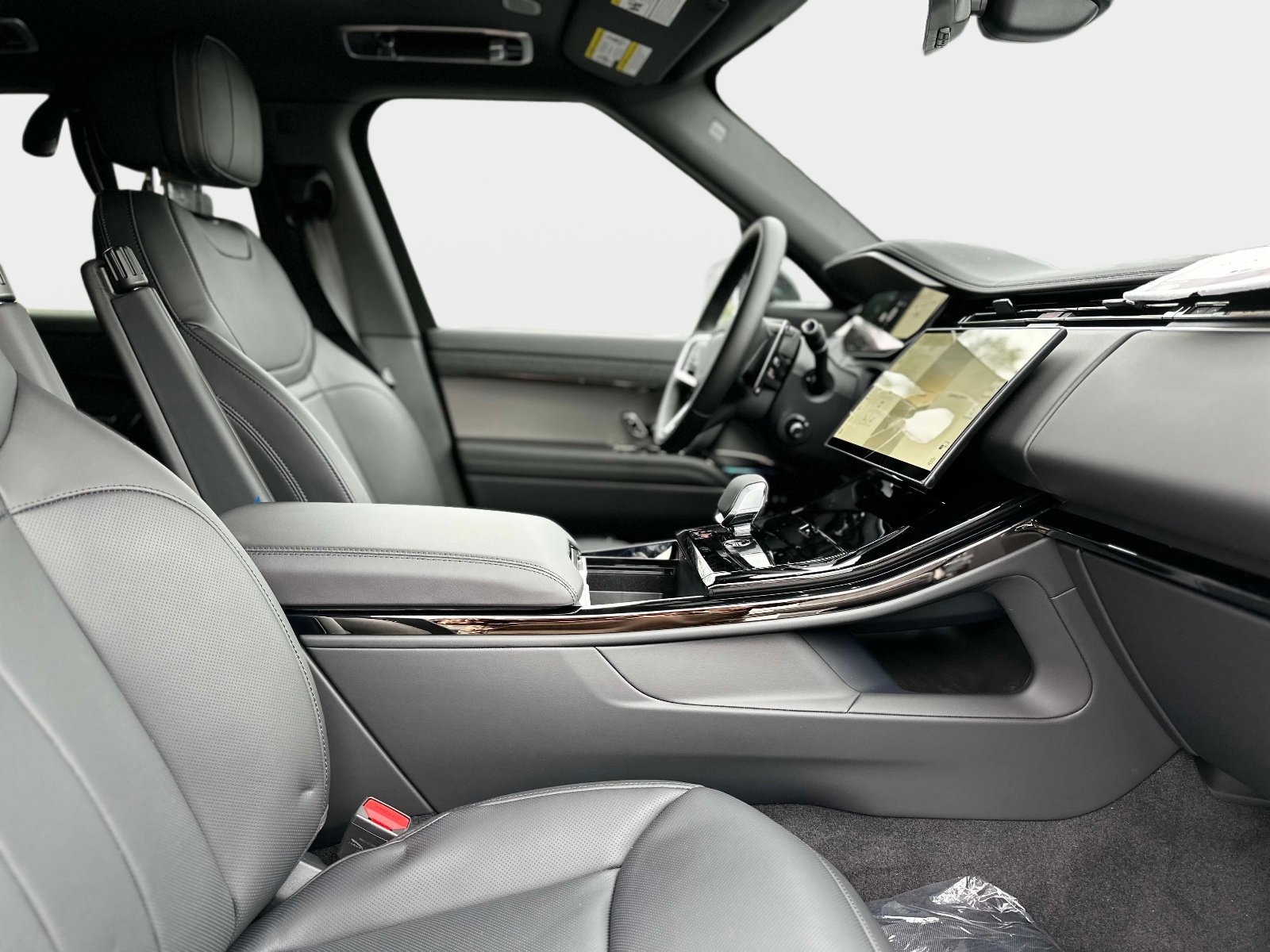 New 2025 Land Rover Range Rover Sport SE image 7