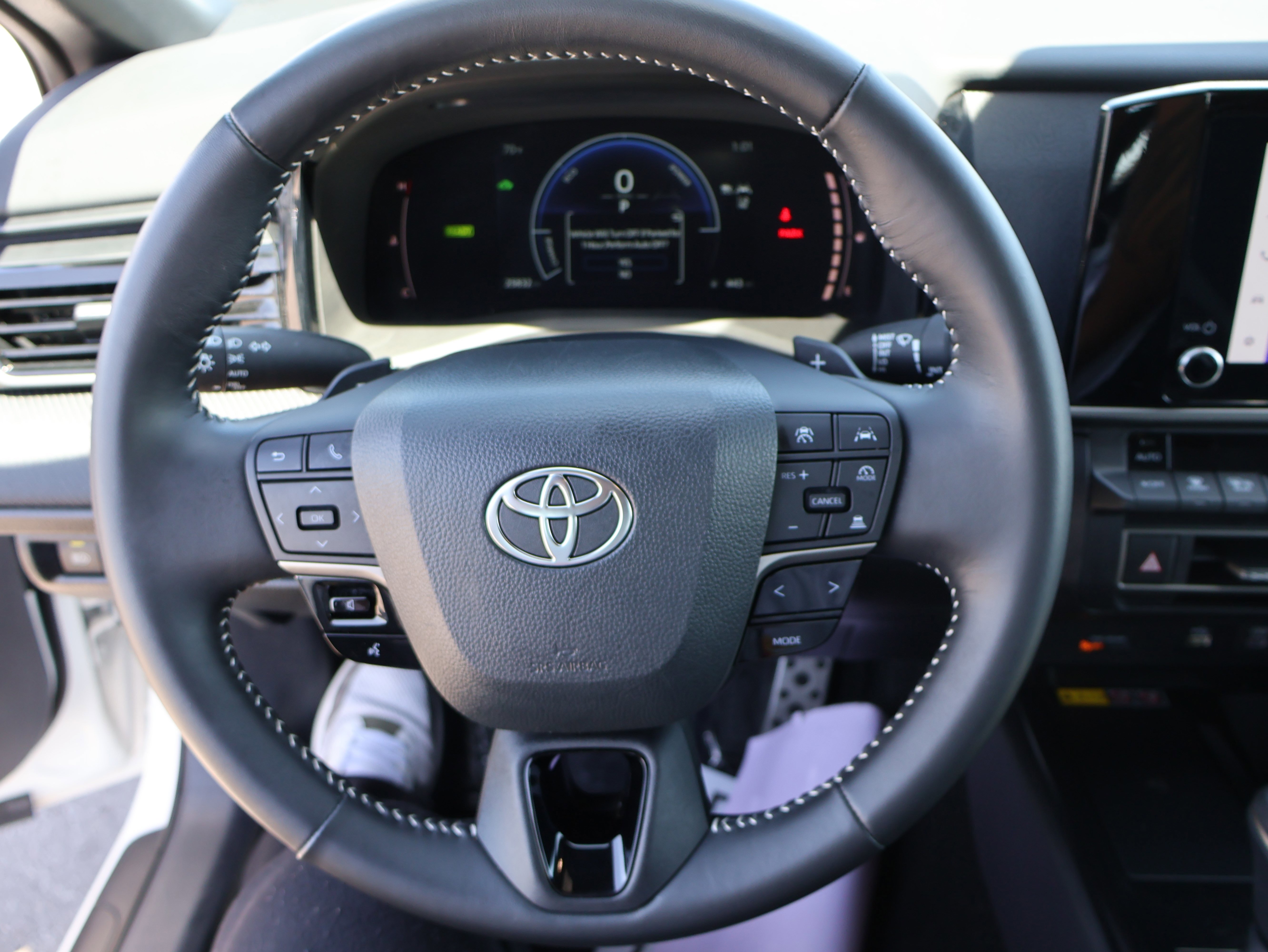 Used 2025 Toyota Camry SE FWD image 35