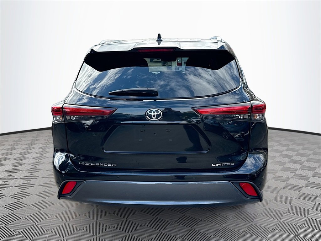 Used 2023 Toyota Highlander XLE image 7