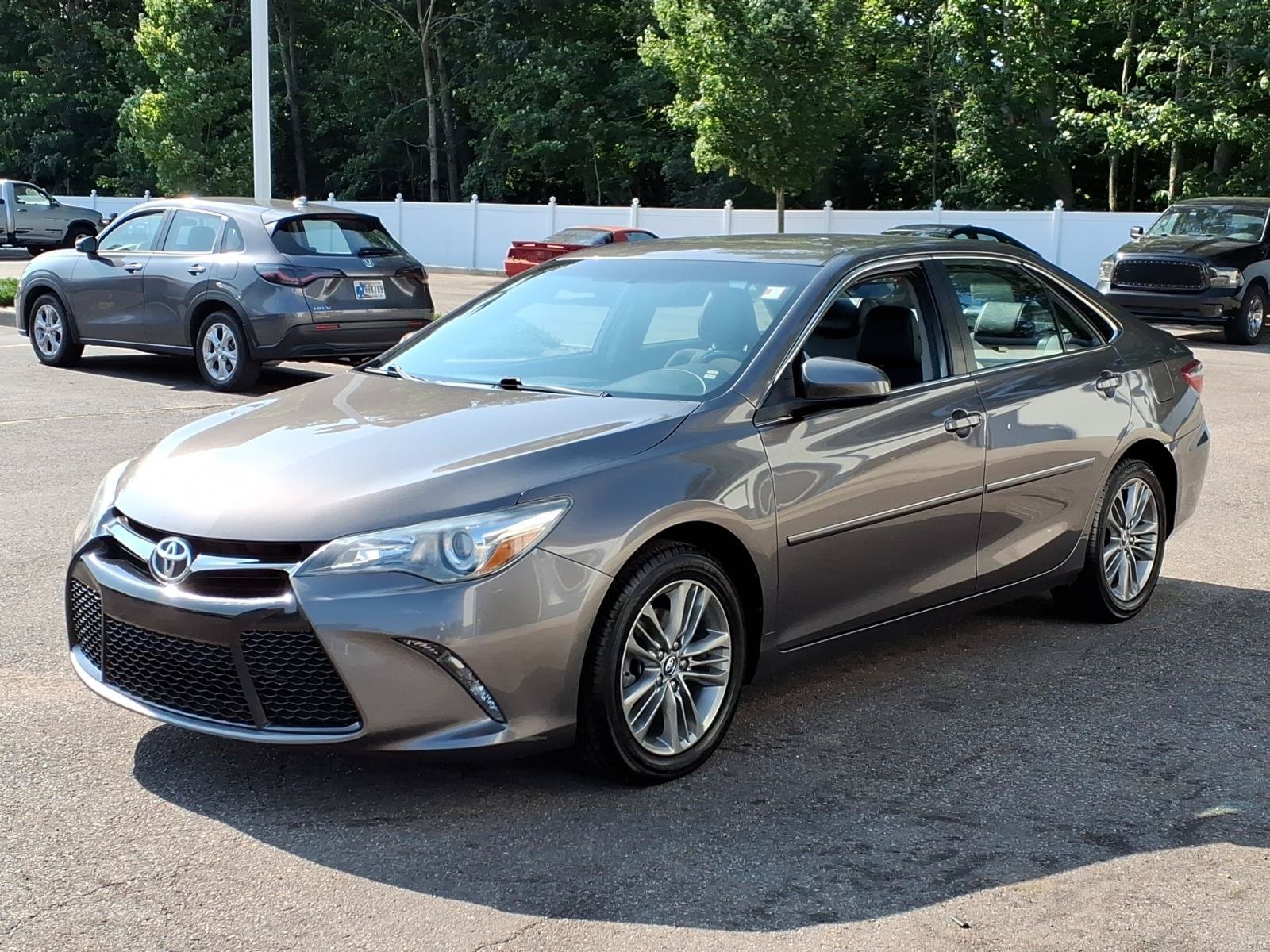 Used 2016 Toyota Camry SE FWD image 3