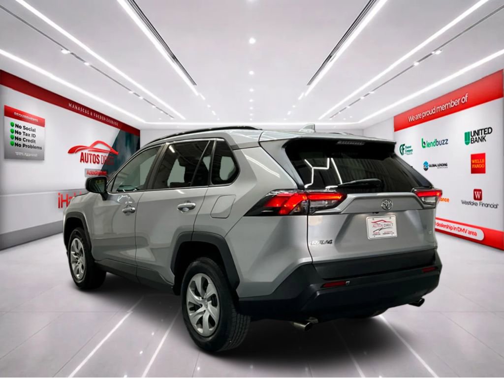 Used 2019 Toyota RAV4 LE FWD image 6