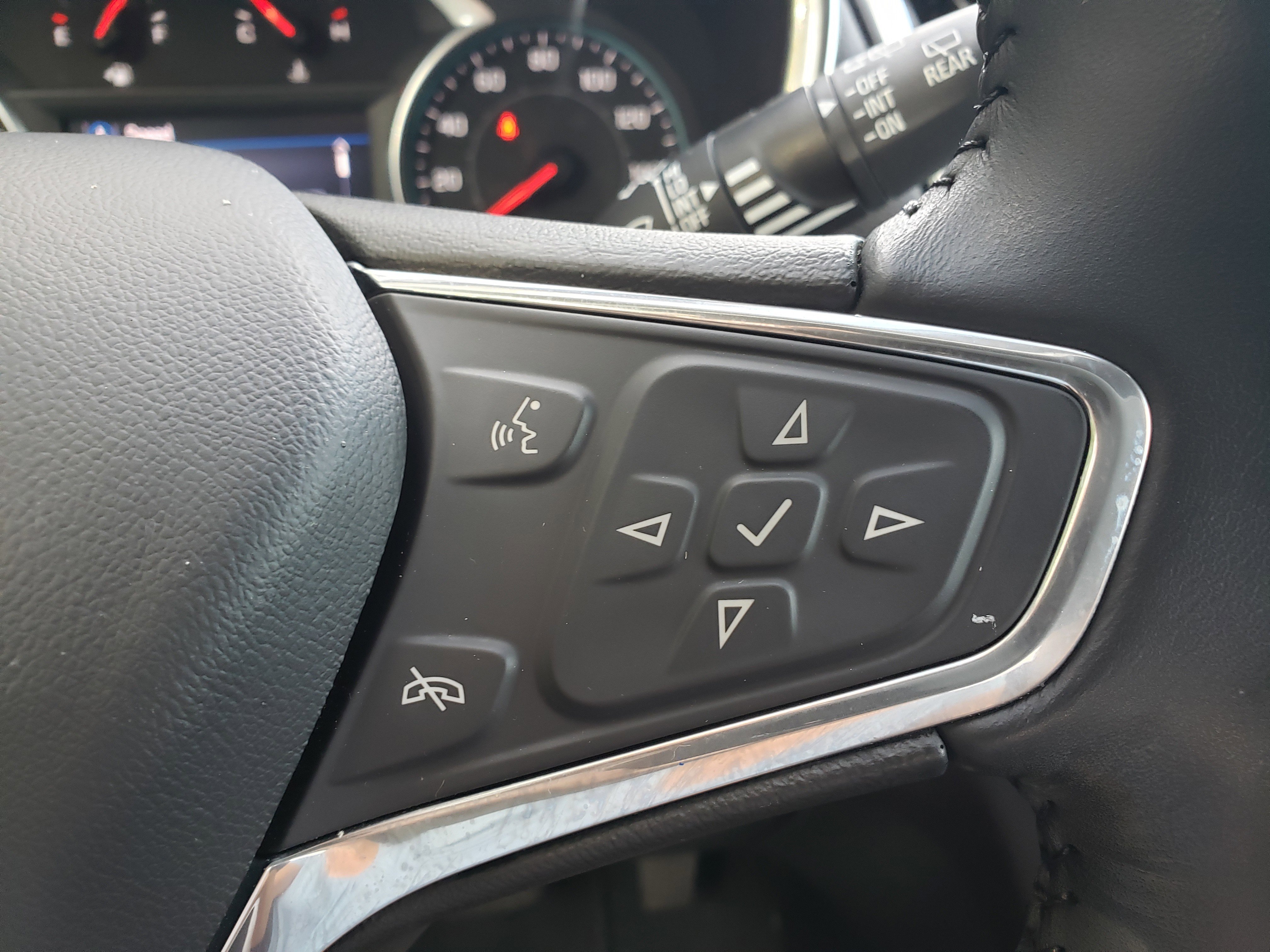 Used 2022 Chevrolet Equinox LT w/ Driver Convenience Package image 17