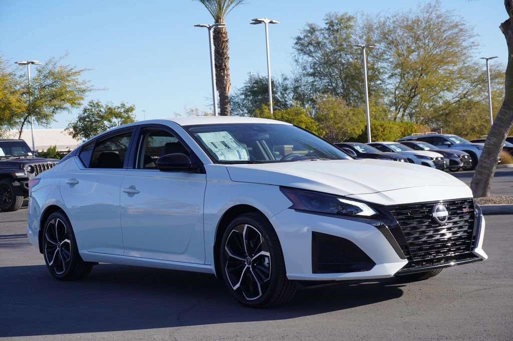 Certified 2025 Nissan Altima 2.5 SR image 4