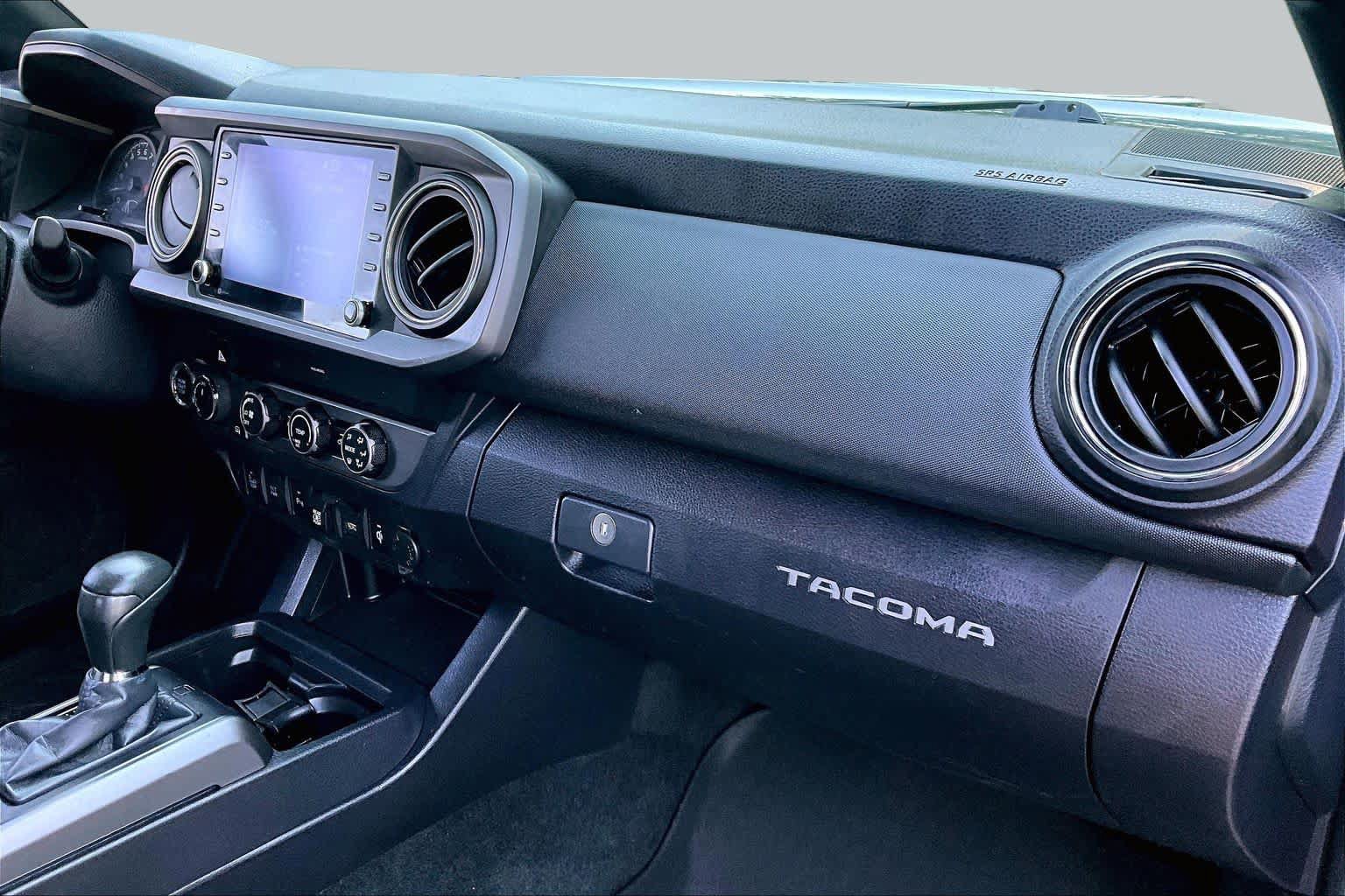 Used 2020 Toyota Tacoma TRD Off-Road w/ Technology Package AWD/4WD image 17
