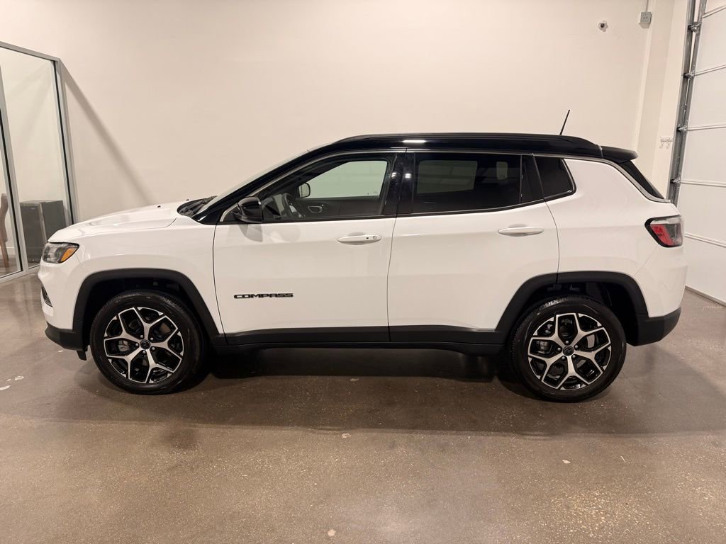 Used 2025 Jeep Compass Limited AWD/4WD image 8