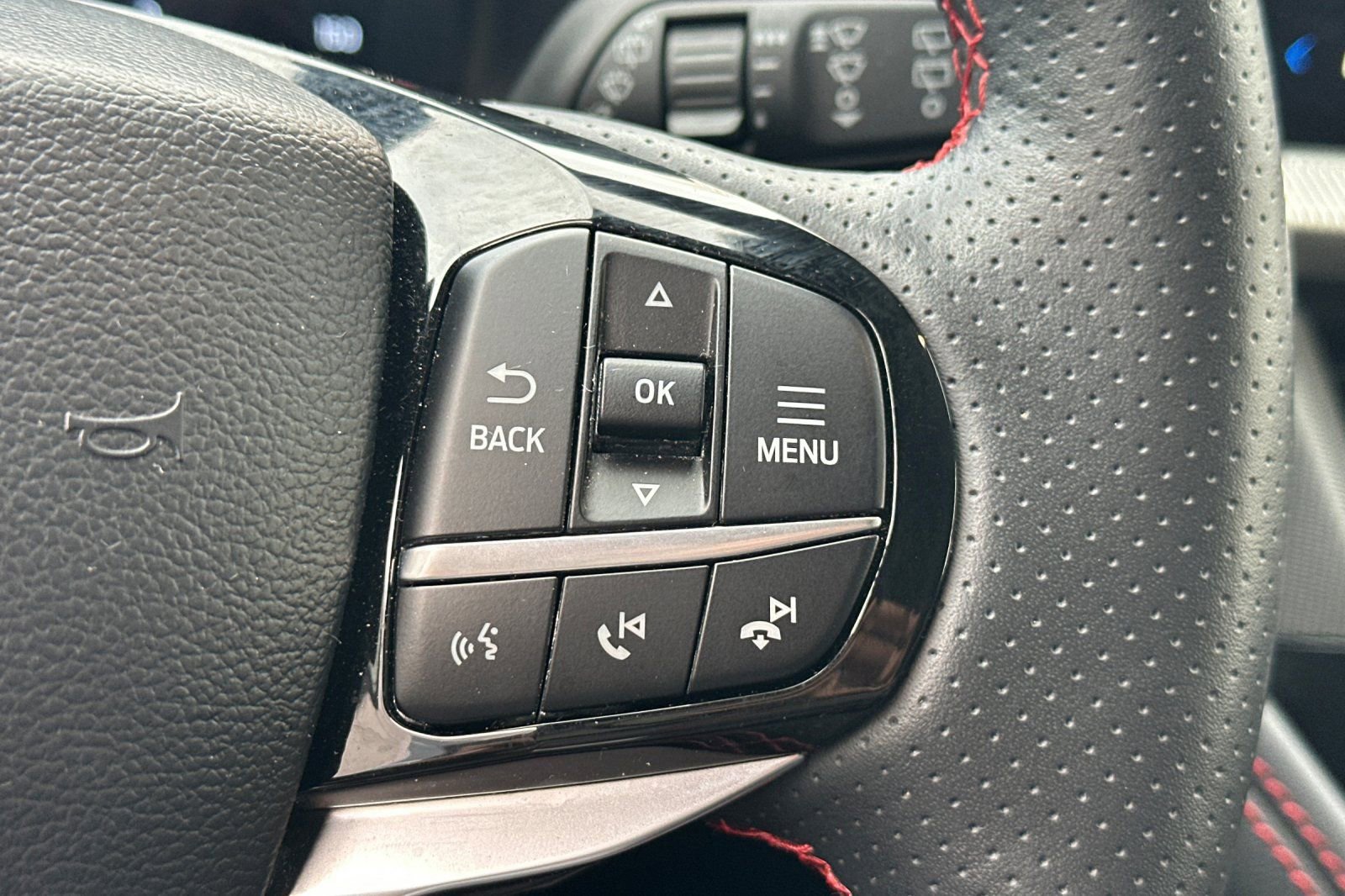 Used 2025 Ford Explorer ST-Line w/ ST-Line Street Pack image 40