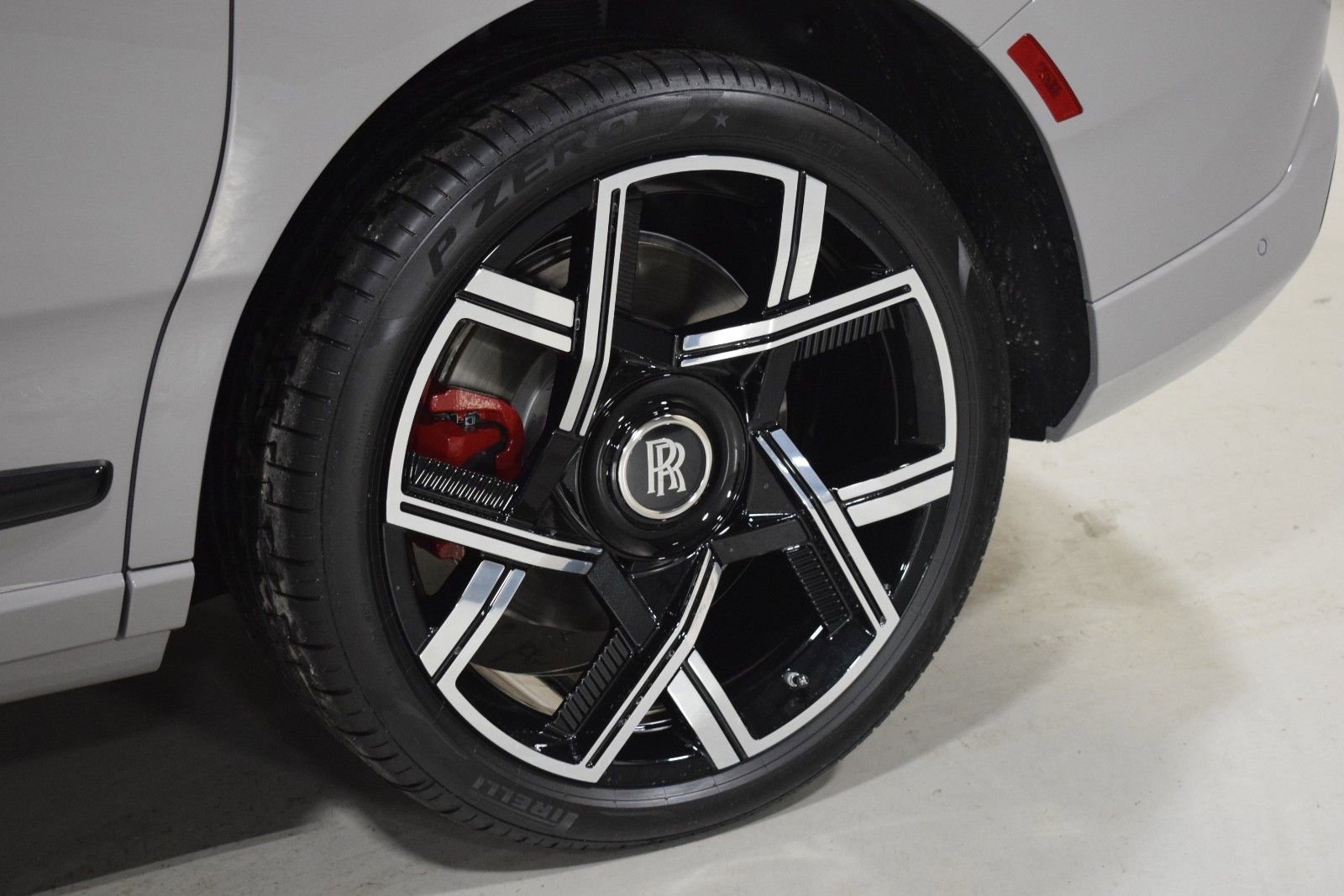 New 2026 Rolls-Royce Cullinan Black Badge image 16