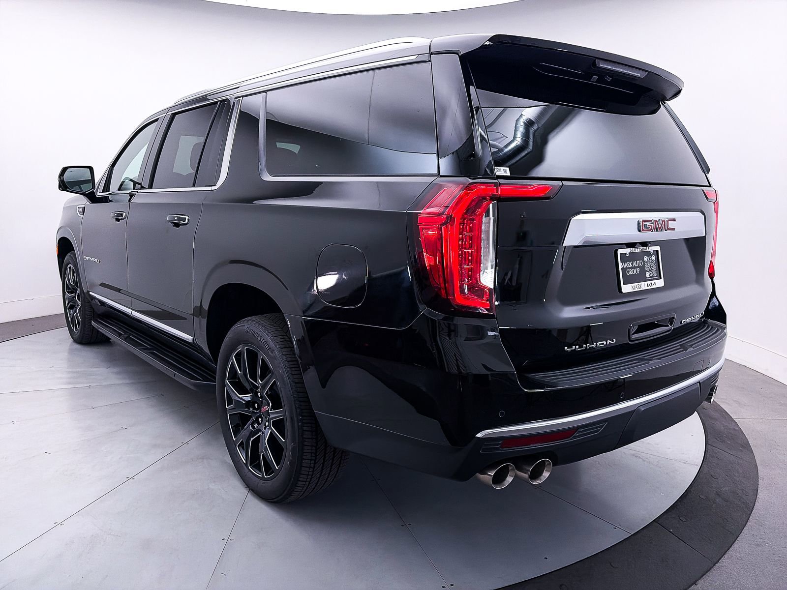 Used 2023 GMC Yukon XL Denali AWD/4WD image 14