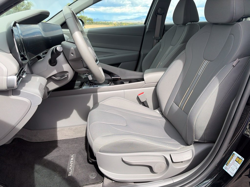 Certified 2025 Hyundai Elantra SEL FWD image 11