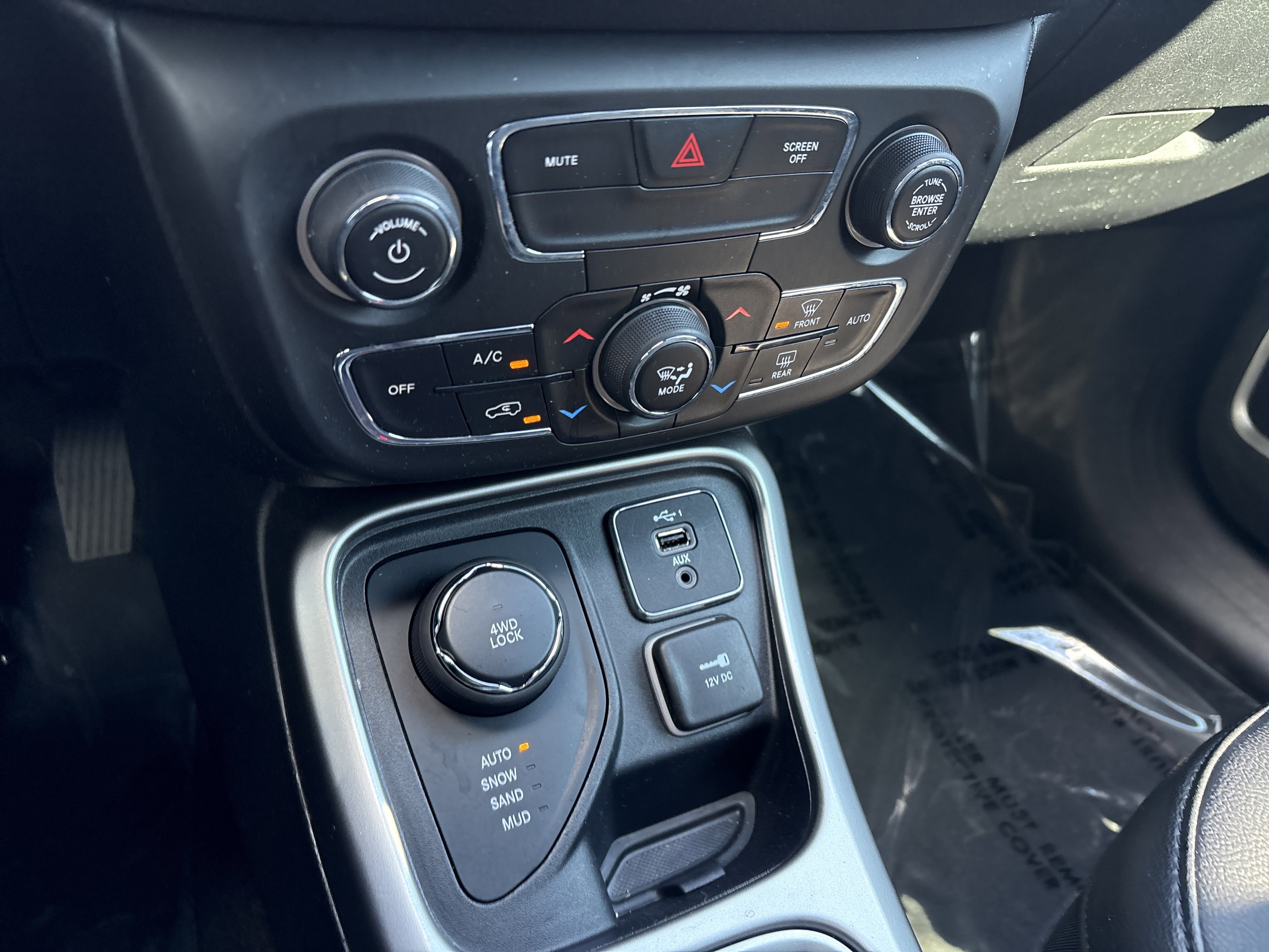 Certified 2021 Jeep Compass Latitude image 29