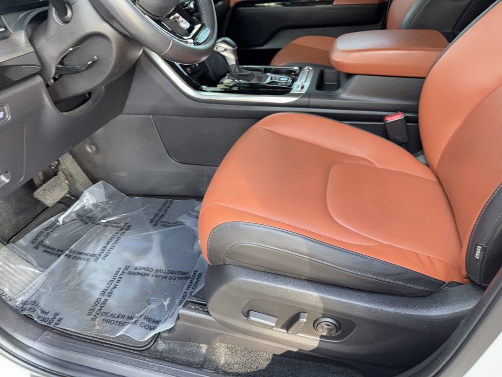 Used 2024 Kia Carnival SX image 16