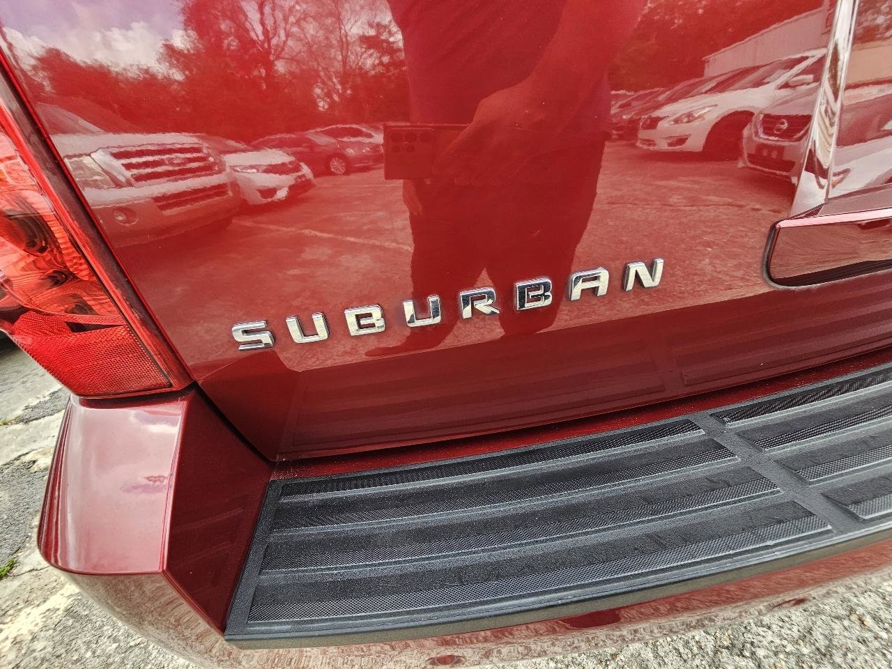 Used 2011 Chevrolet Suburban LT image 10
