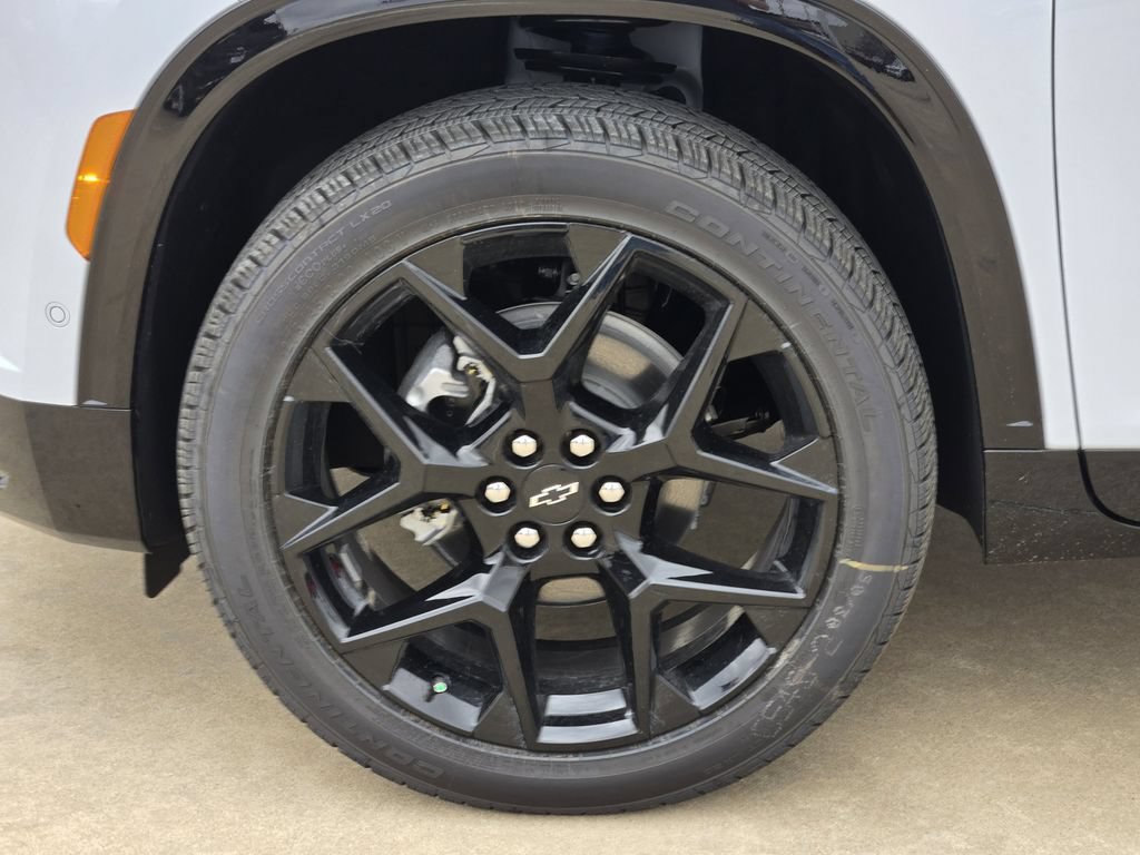 New 2026 Chevrolet Traverse RS w/ LPO, Floor Liner Package FWD image 9
