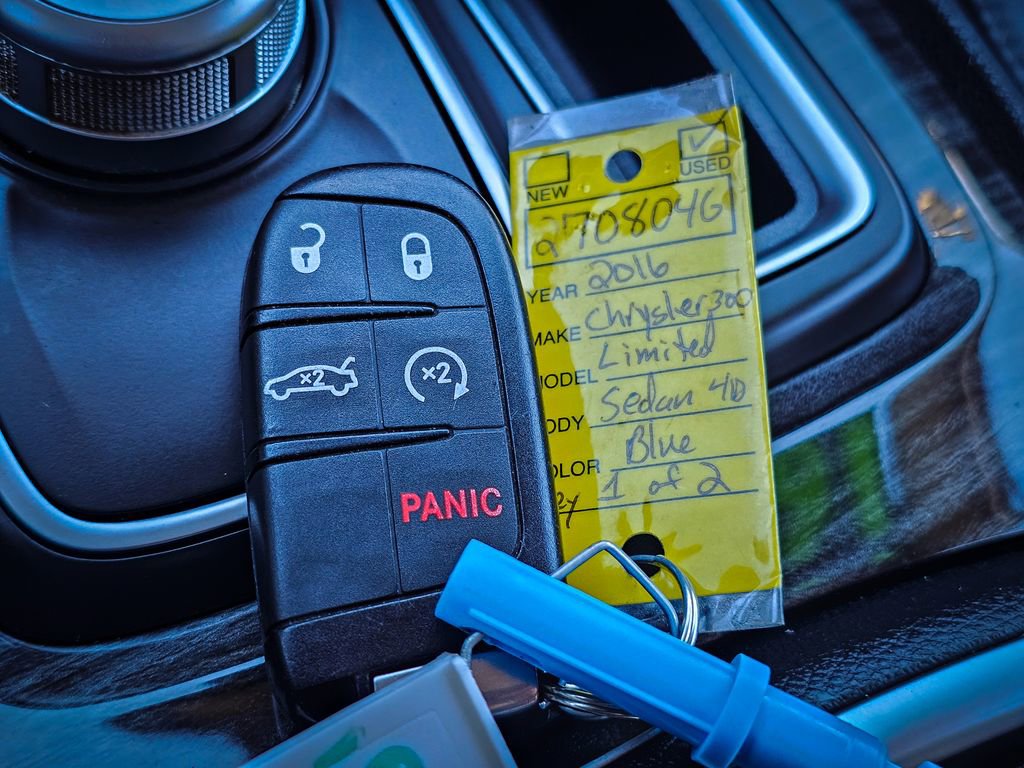 Used 2016 Chrysler 300 Limited image 38