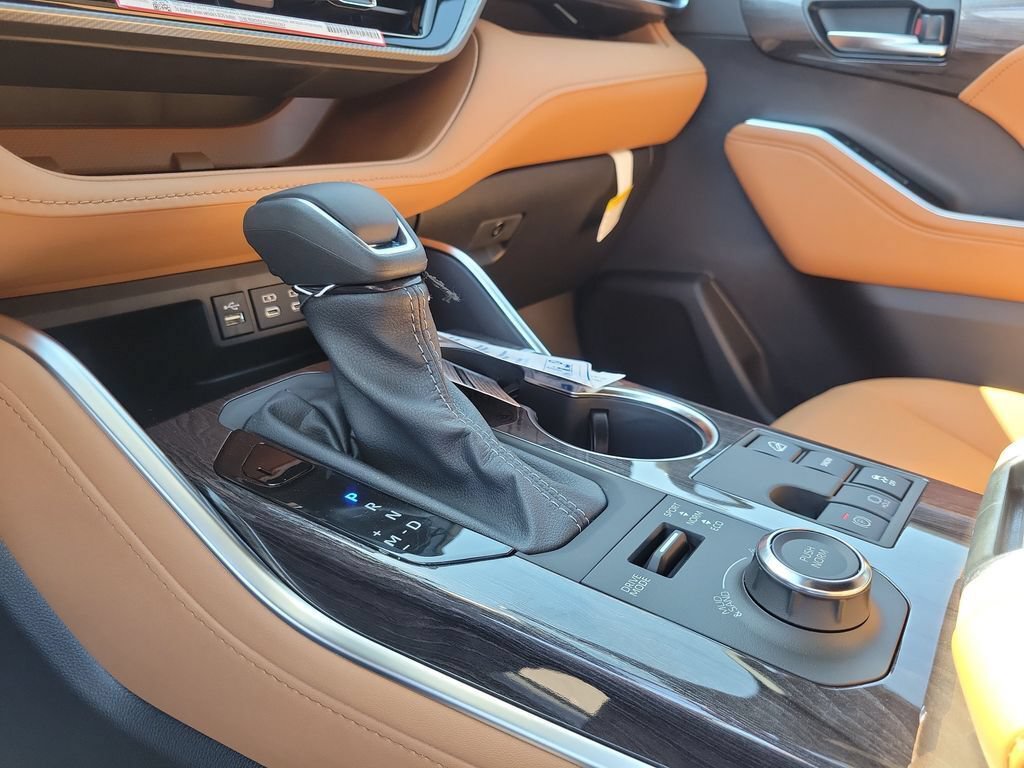 New 2026 Toyota Highlander AWD image 33