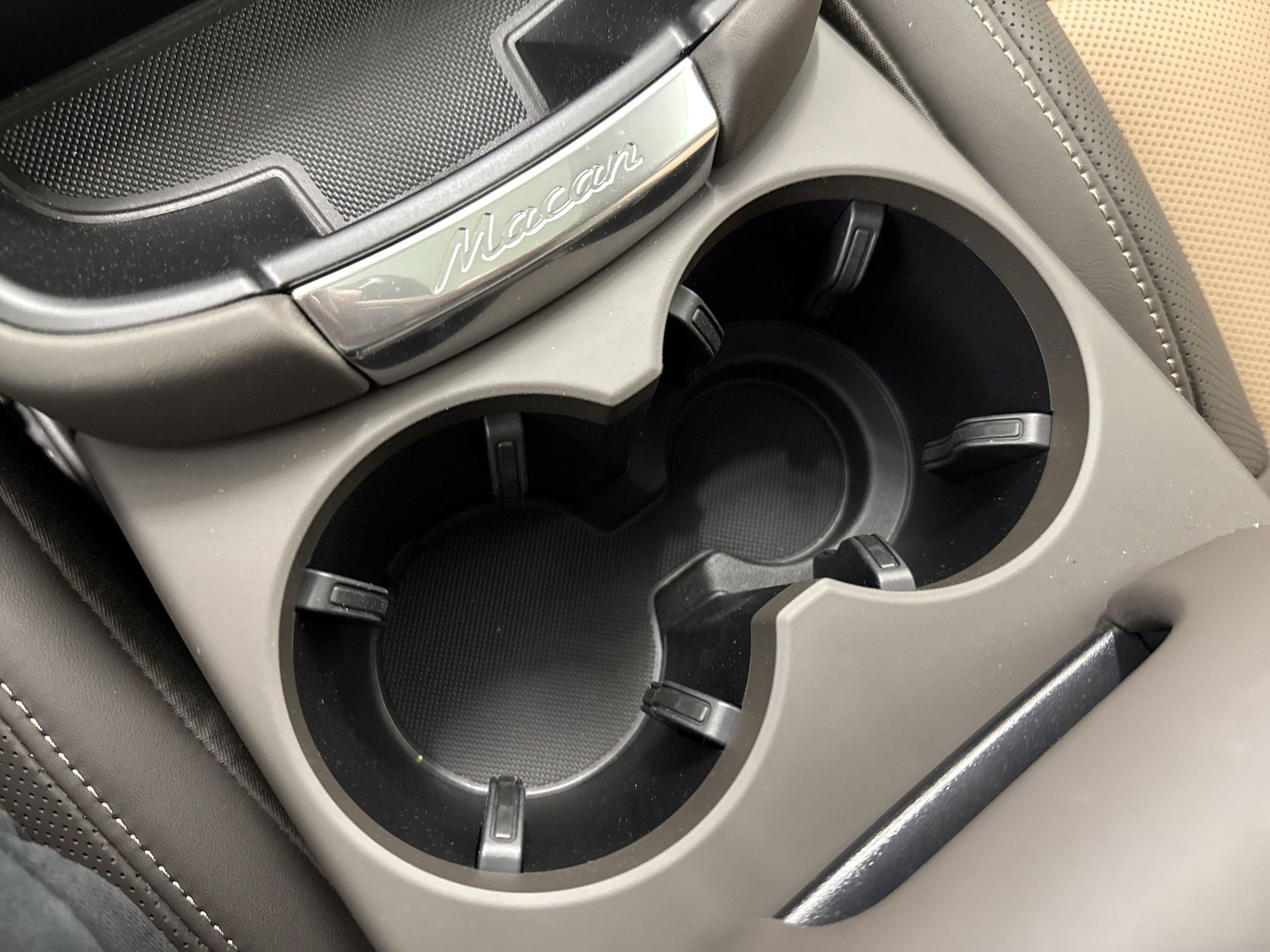 Used 2025 Porsche Macan image 26