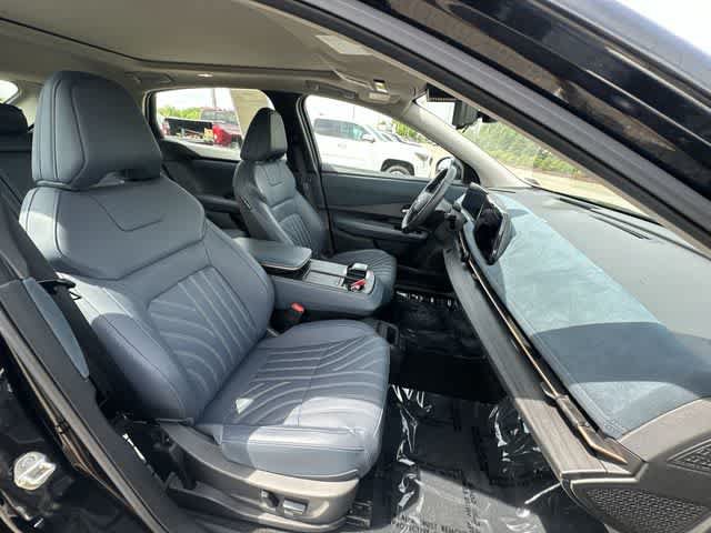 Used 2024 Nissan Ariya AWD image 23