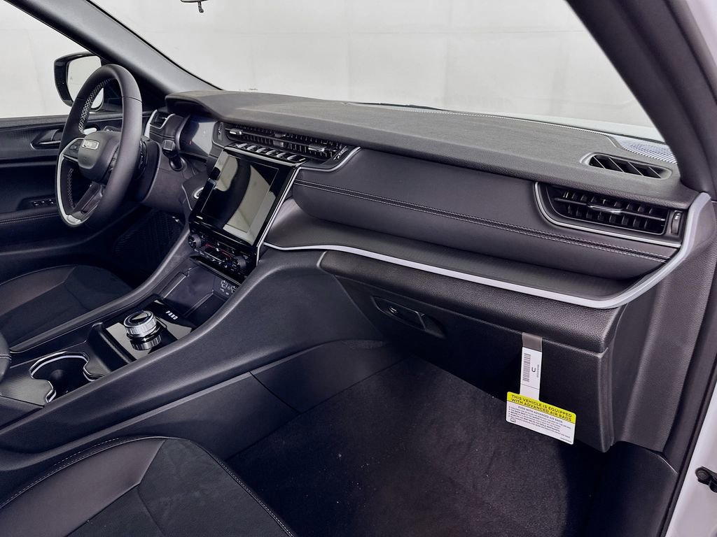 New 2025 Jeep Grand Cherokee L Altitude image 37
