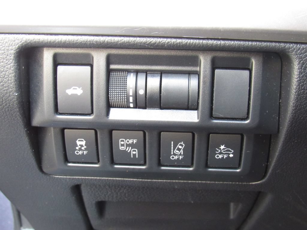 Used 2018 Subaru Legacy 2.5i Limited AWD/4WD image 32