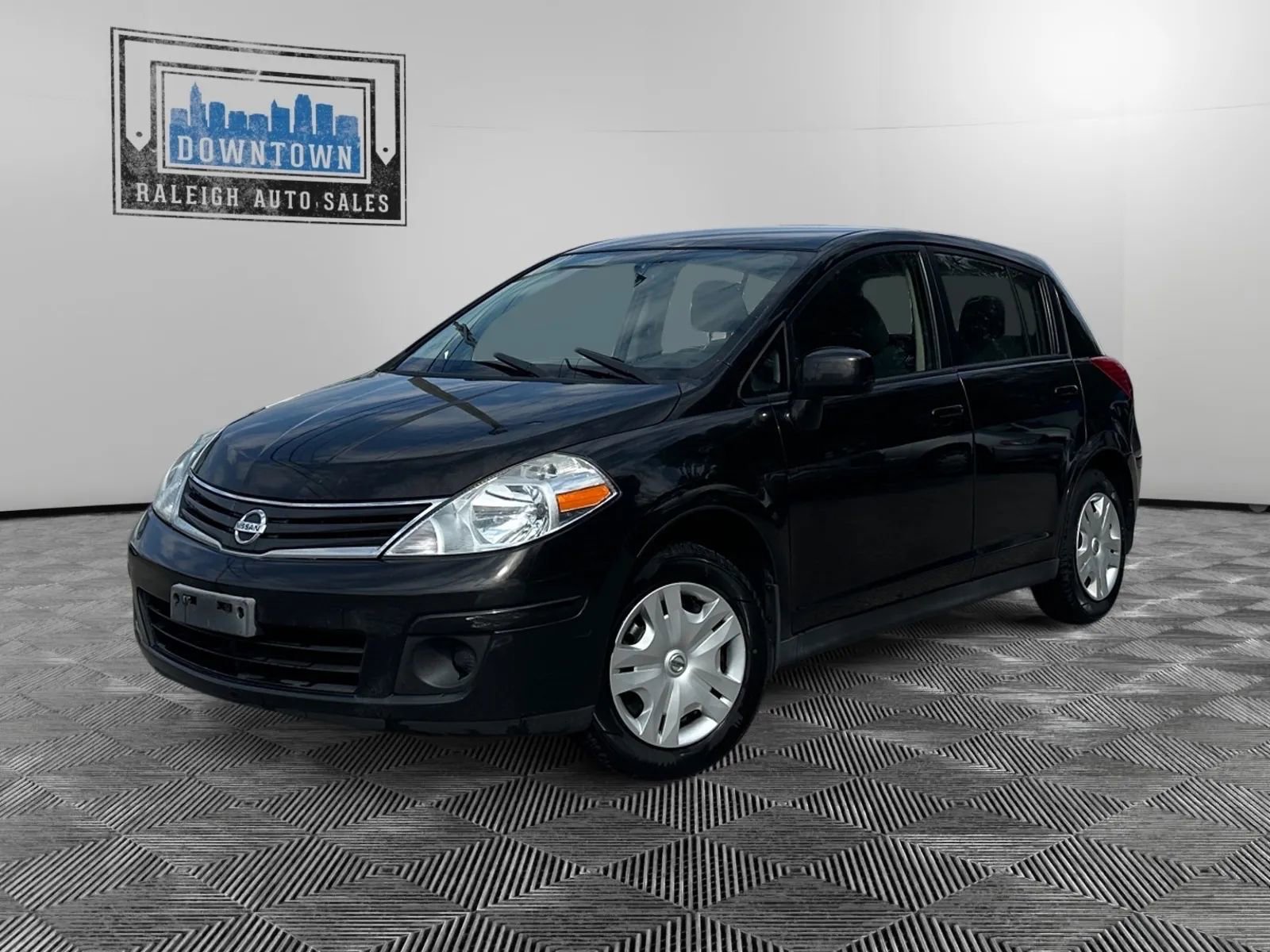 Used 2011 Nissan Versa 1.8 S w/ Plus Pkg image 2