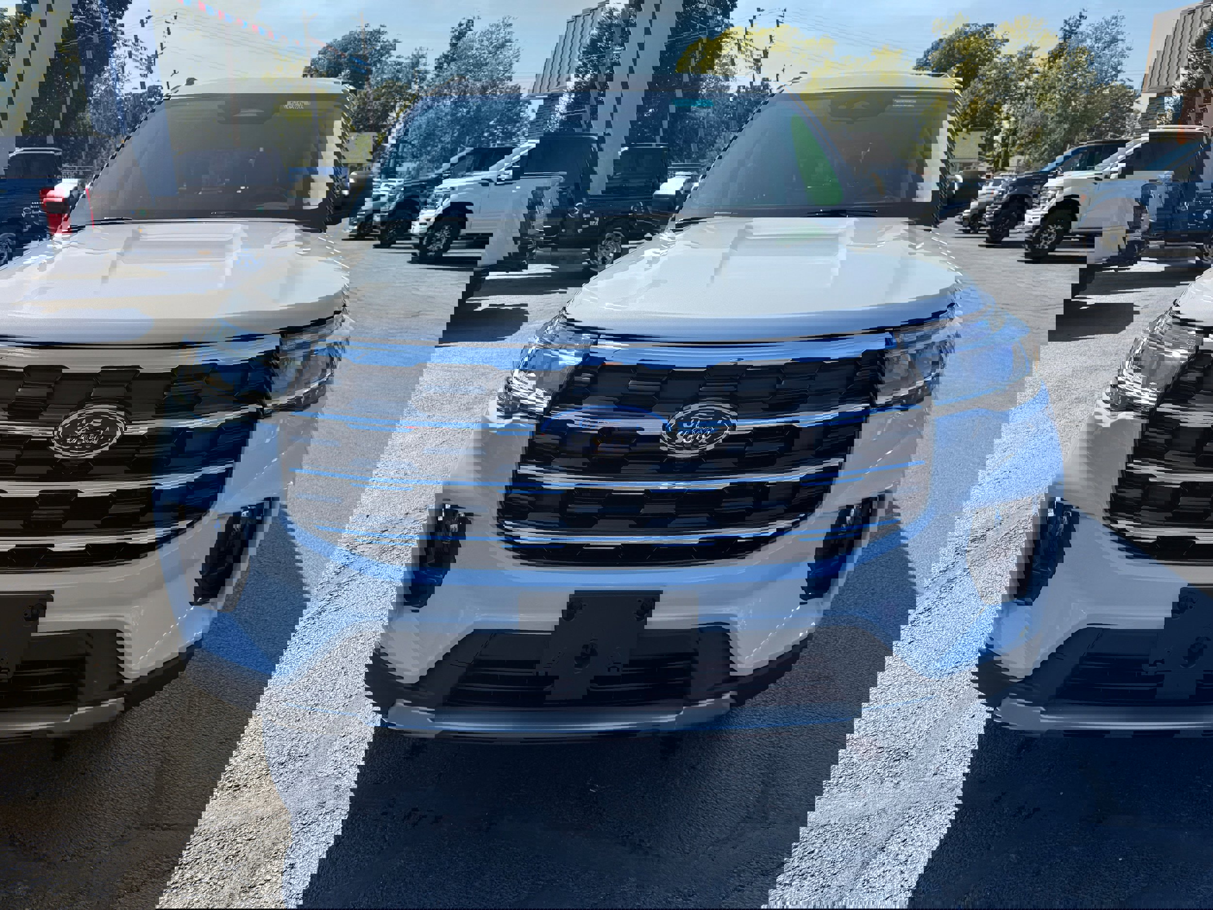 New 2025 Ford Explorer Active image 2